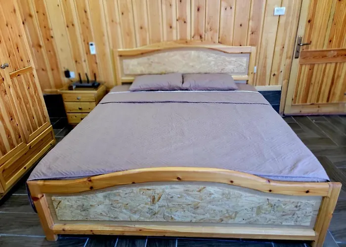 Atoom Lodge